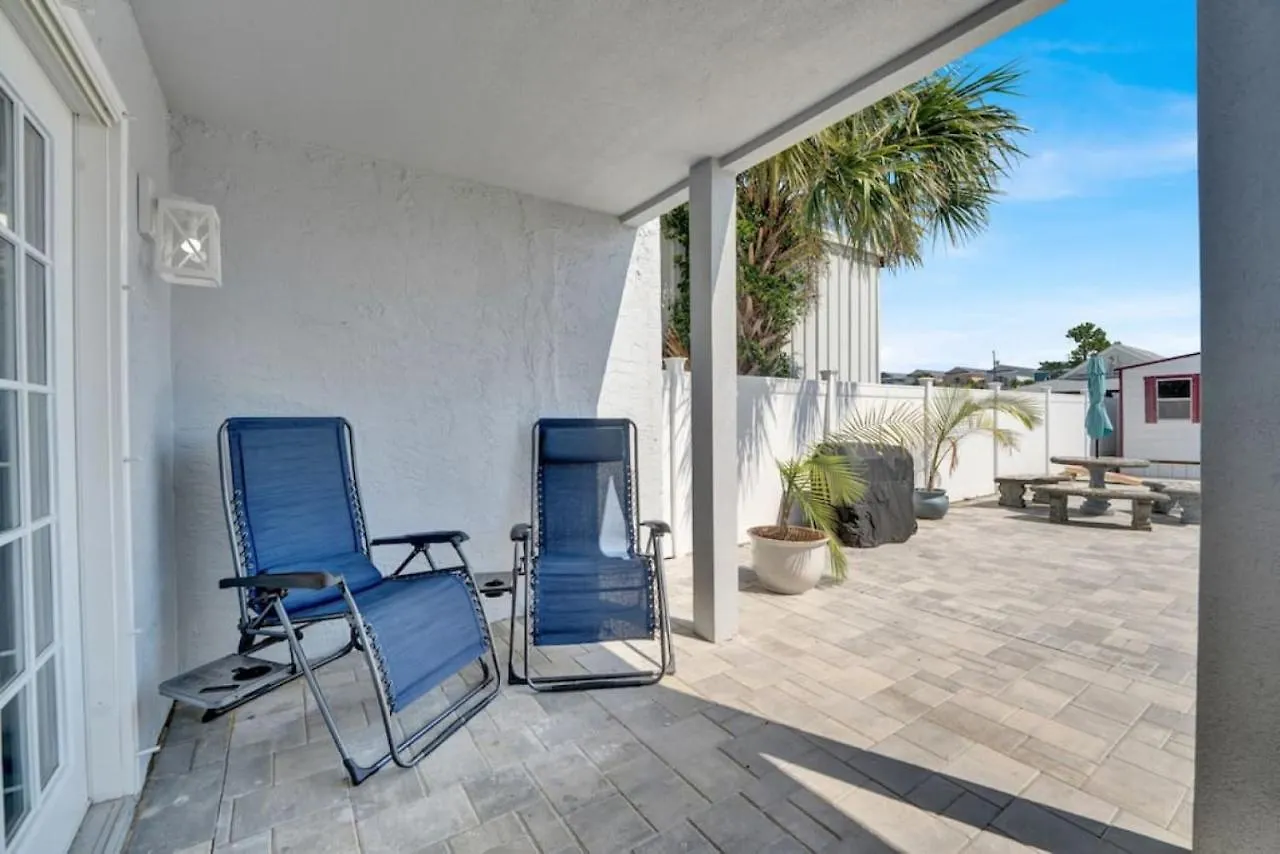 Dog Friendly 2 Bedroom Townhome With Hot Tub And Walking Distance To Beach Панама-Сити 0*,  США